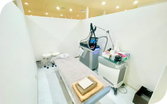 大阪の脱毛 スマートクリニックは、熱破壊式医療脱毛機を使用し脱毛の施術を行っております。完全個室の空間で快適な施術をご提供しております。